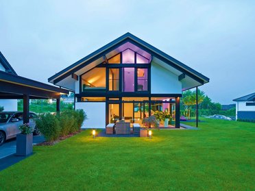 Gemütliches Familienhaus mit moderner Architektur und Garten