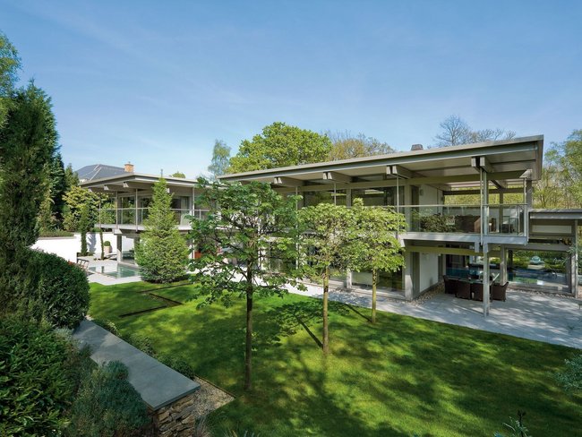 Modernes Flachdachtraumhaus mit klaren Linien Exklusives Lebensumfeld mit hochwertiger Architektur und Materialien