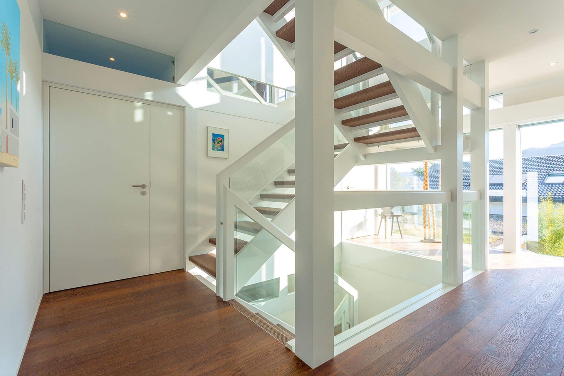 Innenansicht mit Treppe und viel natürlichem Licht