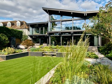 HUF Haus mit Garten und hochwertigen Ausstattungen in der Landschaft