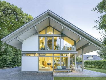 Familienhaus mit modernen Design und viel Licht.